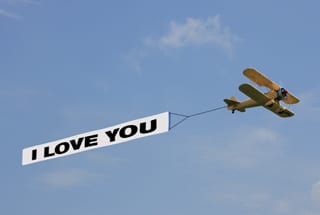 Flugzeug mit Banner